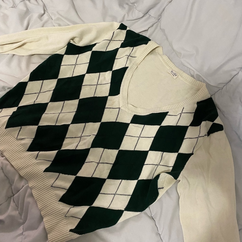 Brandy Melville argyle style green and white v neck sweater